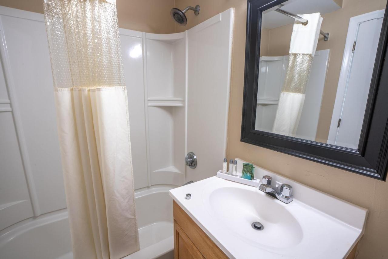 All Seasons Inn & Suites Bourne Luaran gambar